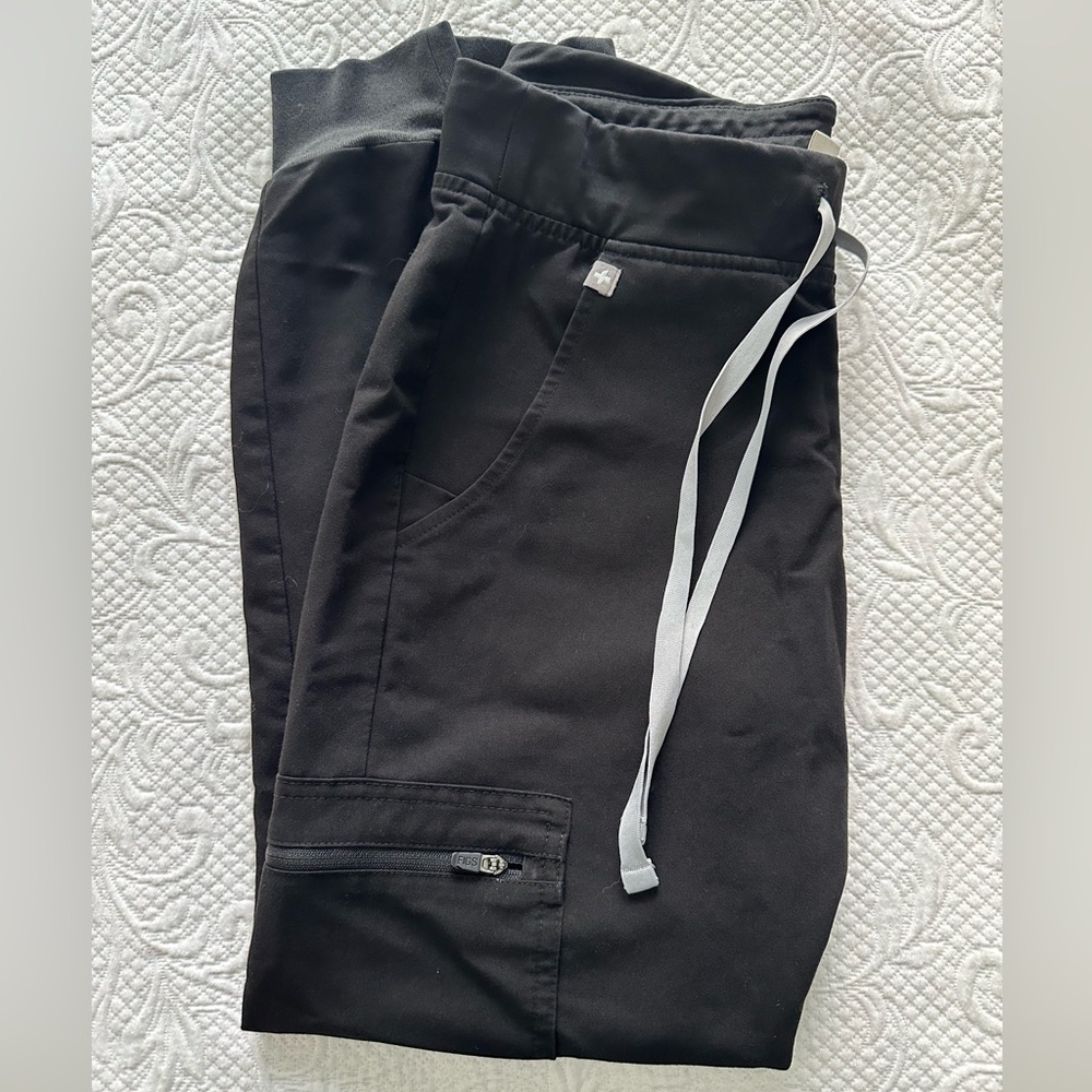 Women’s FIGS Black Jogger Scrub Pants